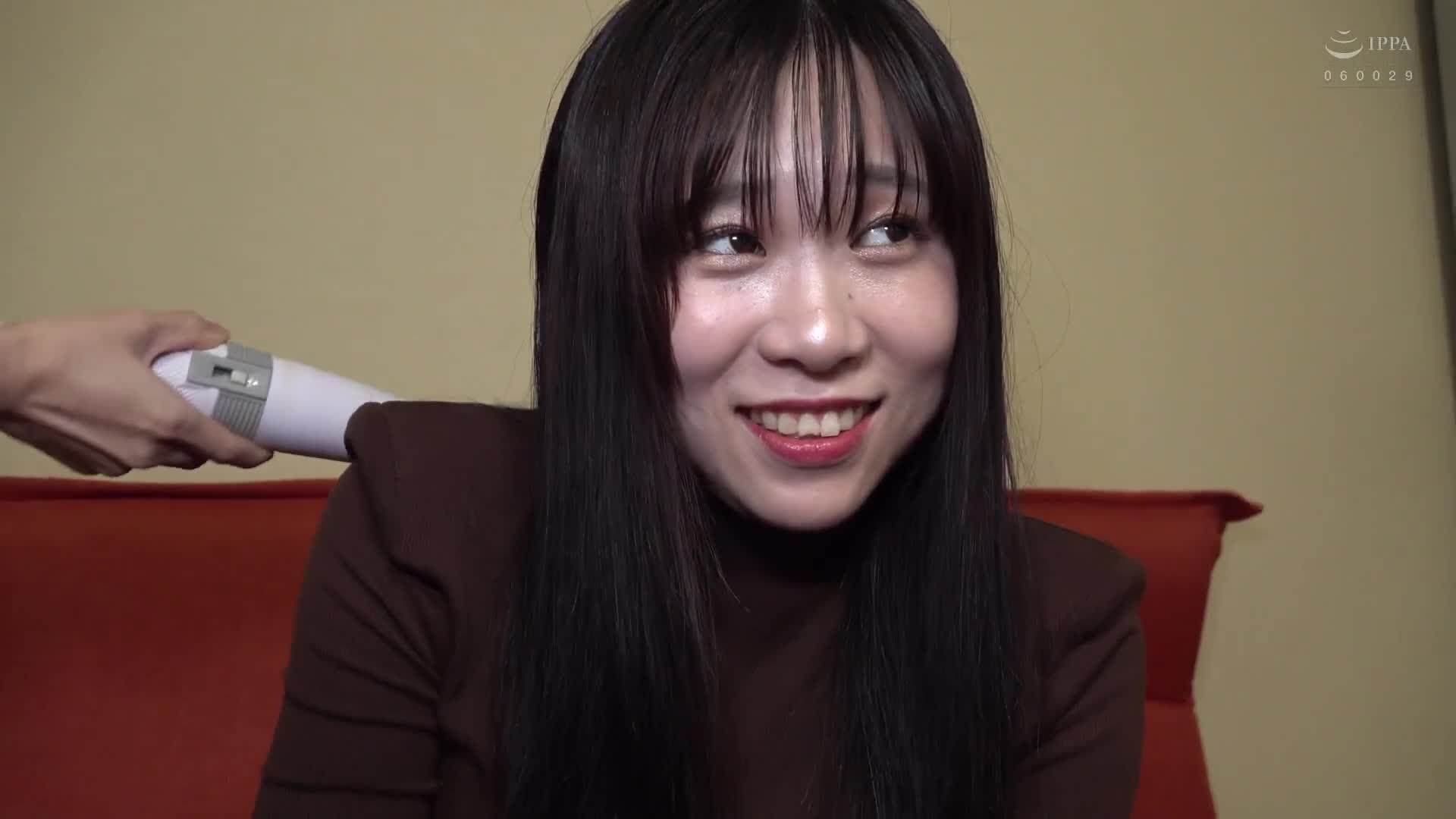 這個孩子非常乖巧...滿分的笑容和散發魅力 乏經驗且不慣的女孩被大雞巴開發後半哭半笑地高潮 - AV大平台 - 中文字幕，成人影片，AV，國產，線上看
