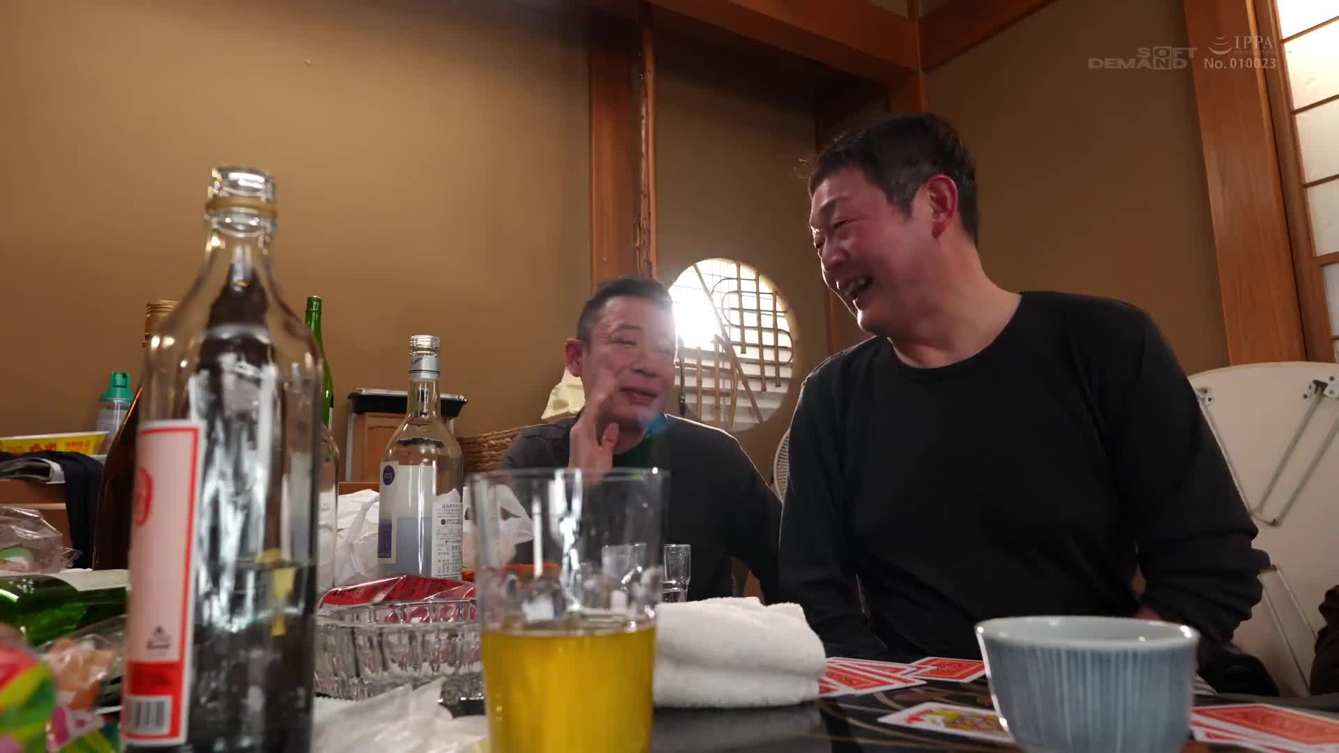 高挑纖細美女不停被黏著老頭們連續折磨的一天限定有理共同生活 18歲巔峰開發 皆川蘭 - AV大平台 - 中文字幕，成人影片，AV，國產，線上看