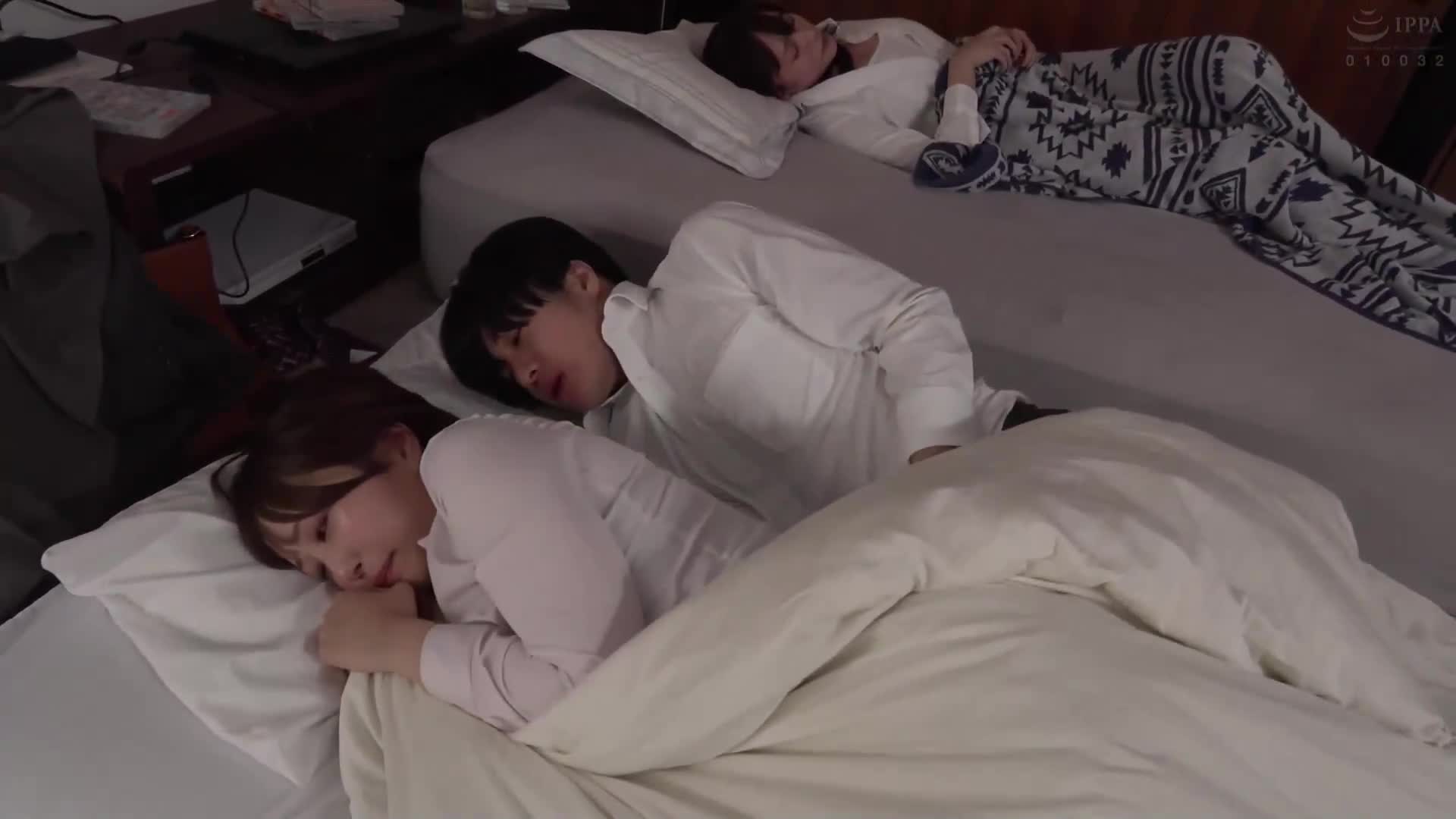 『回憶筆記』只要在筆記本上寫下想要回到的地方、時間和日期，就真的可以回到過去。『那一天那個時候那個地方，因為沒有和你…』機會只有一次，有沒有留下遺憾的事情呢？ - AV大平台 - 中文字幕，成人影片，AV，國產，線上看