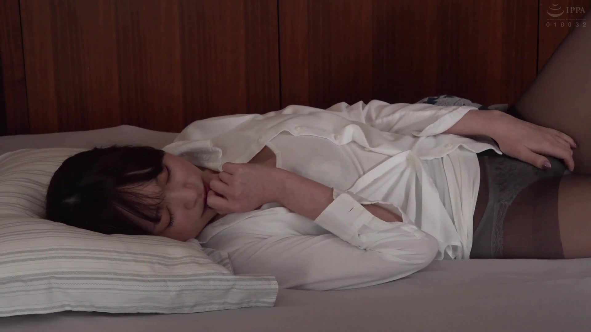 『回憶筆記』只要在筆記本上寫下想要回到的地方、時間和日期，就真的可以回到過去。『那一天那個時候那個地方，因為沒有和你…』機會只有一次，有沒有留下遺憾的事情呢？ - AV大平台 - 中文字幕，成人影片，AV，國產，線上看