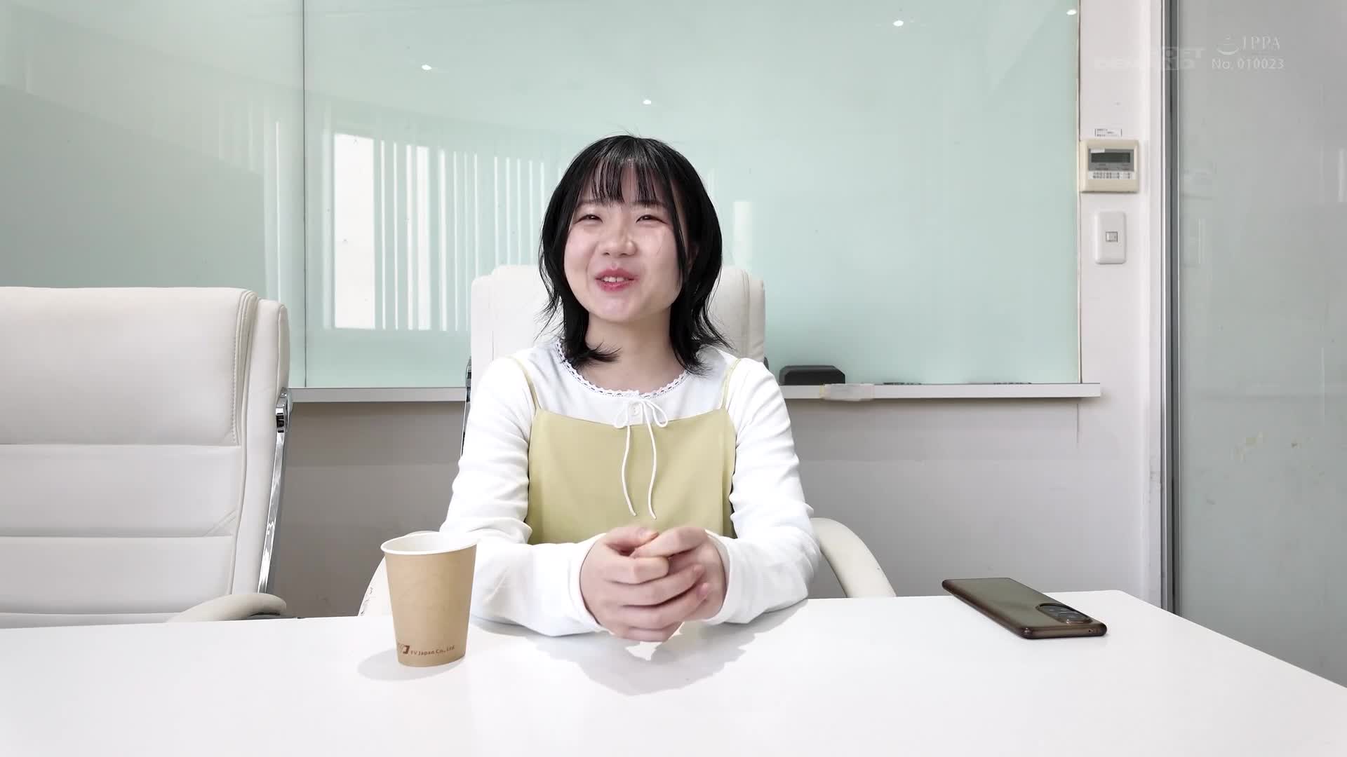 仍未談過戀愛的處女湯浅紬（20歲）,是班上唯一不怯場可直率交談的,沒有化妝的二次元色情愛好女宅。這樣的她在東京AV出道。 - AV大平台 - 中文字幕，成人影片，AV，國產，線上看